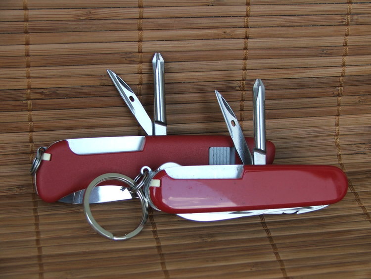 Швейцарский складной нож Victorinox Adventurer